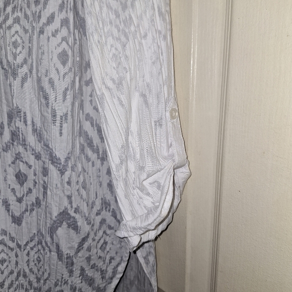 Chicos white button-down blouse 8-10 - Picture 5 of 7